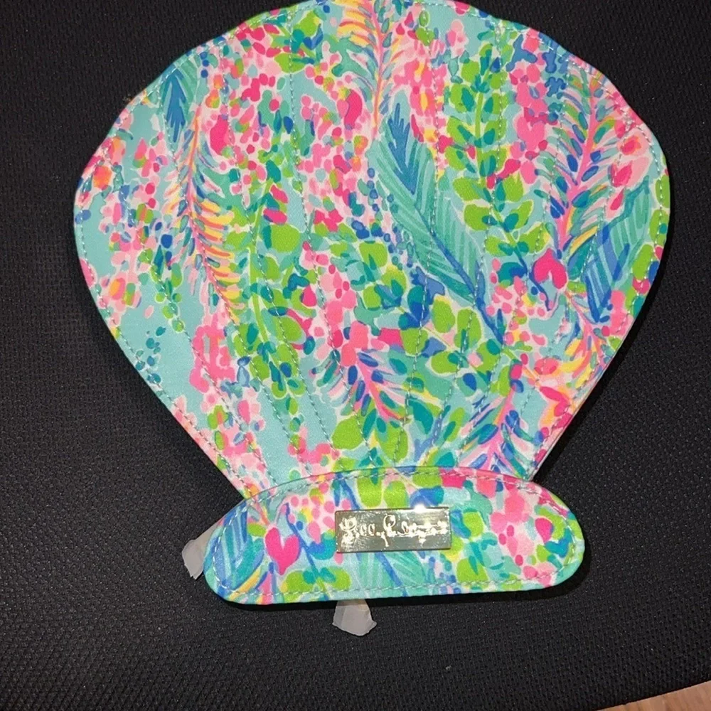 Lilly Pulitzer Makeup Brush Set Clamshell Seashell “Catch The Wave” NEW